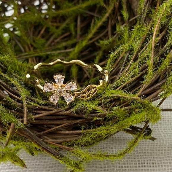 Flower Ring Adjustable One Size Womens Wrap Cuff Rhinestone Daisy Gold tone New - Picture 8 of 9